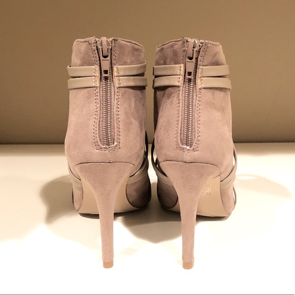 JOURNEE Collection Samara Strappy Bootie - Picture 9 of 10